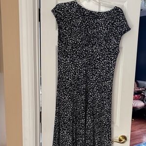 Elegant Black and White Patterned Dress Jones New York 16